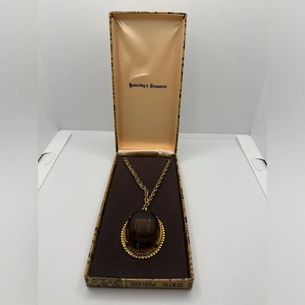 Yesterday’s Treasures Vintage Cameo Necklace Amber‎ Glass Reverse 24” Gold Tone